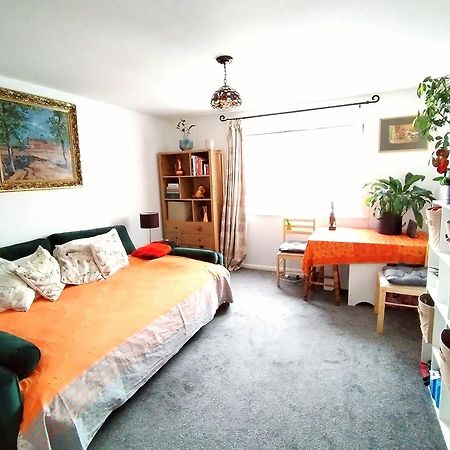 Home Away Home Near Heathrow Airport Cowley  Екстериор снимка