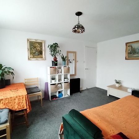 Home Away Home Near Heathrow Airport Cowley  Екстериор снимка