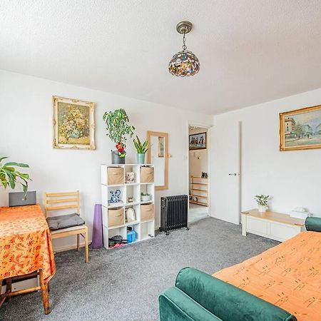 Home Away Home Near Heathrow Airport Cowley  Екстериор снимка