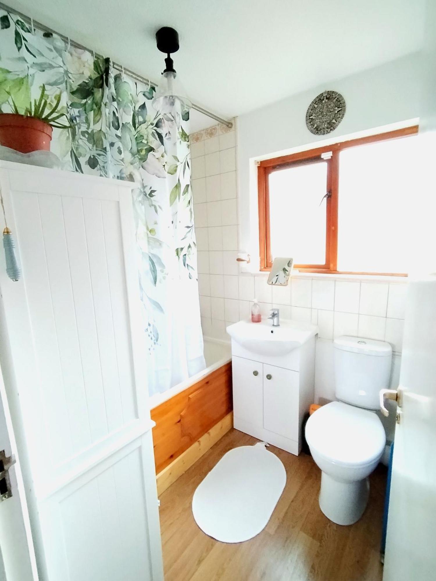 Home Away Home Near Heathrow Airport Cowley  Екстериор снимка