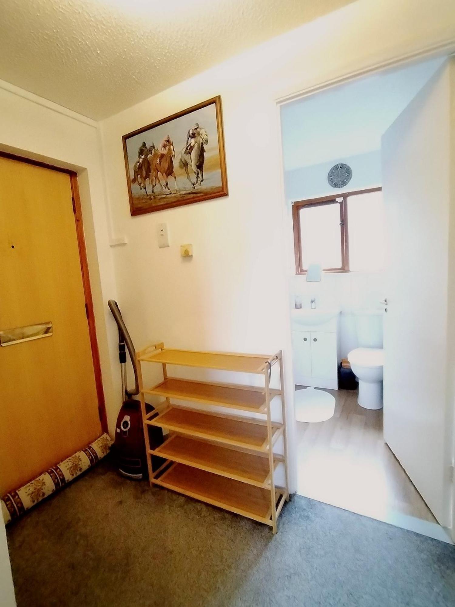 Home Away Home Near Heathrow Airport Cowley  Екстериор снимка